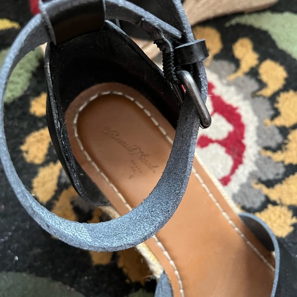 Universal Thread black wedge sandals size 8 1/2 - Picture 3 of 5